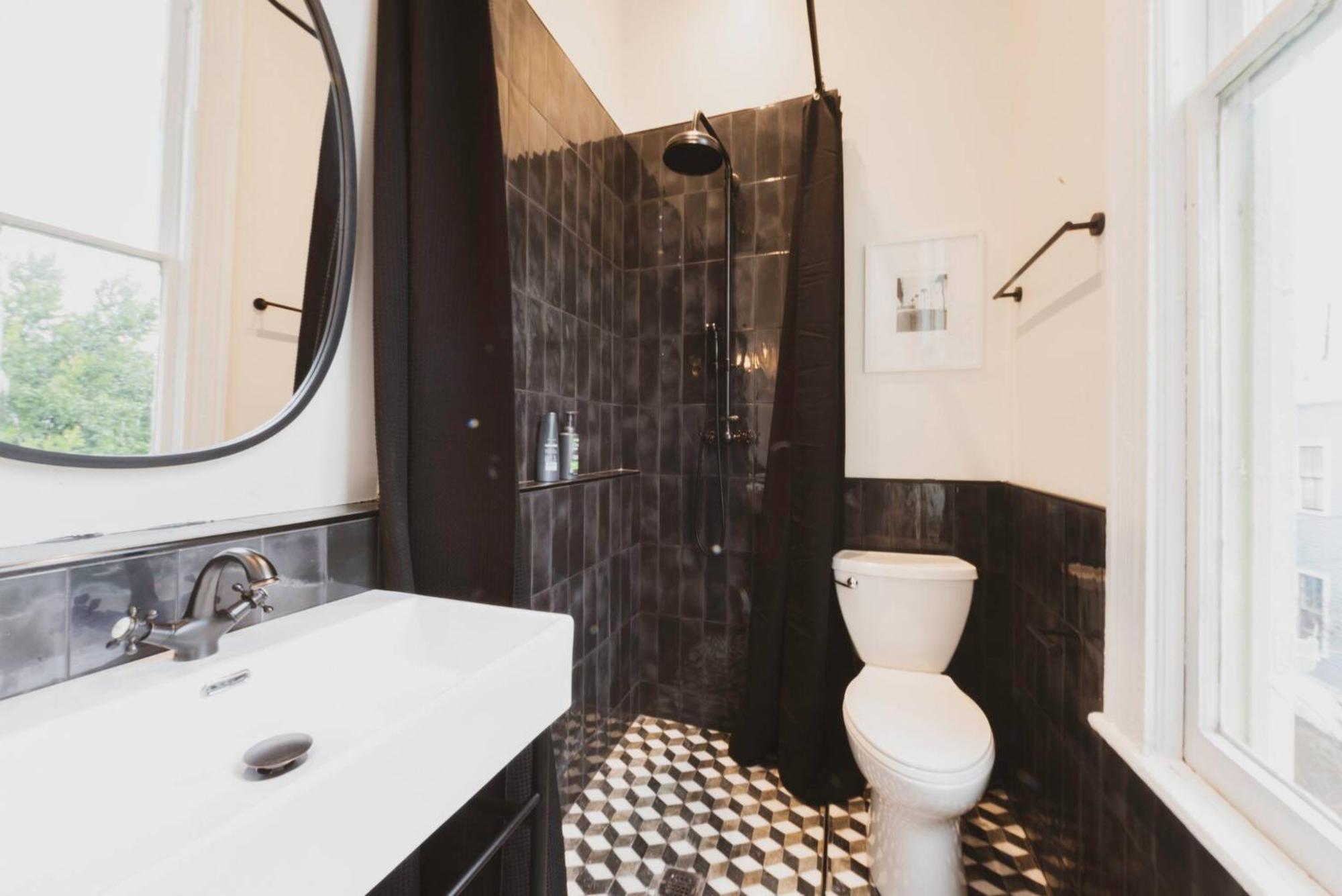 Apartment 2bdr 2bath Prime Location Walk To Forsyth Park!