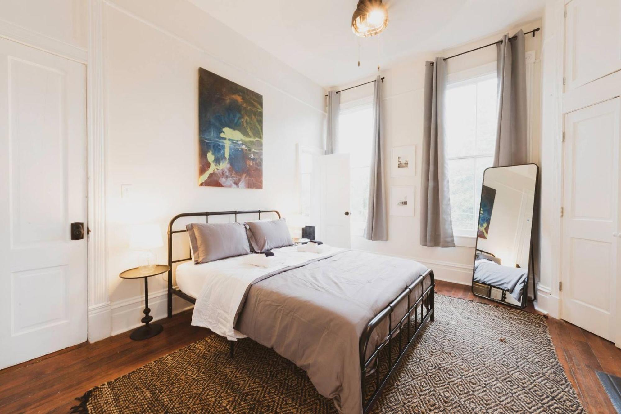 2bdr 2bath Prime Location Walk To Forsyth Park! Apartment